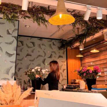 Entre flores y calma: el ritmo del taller